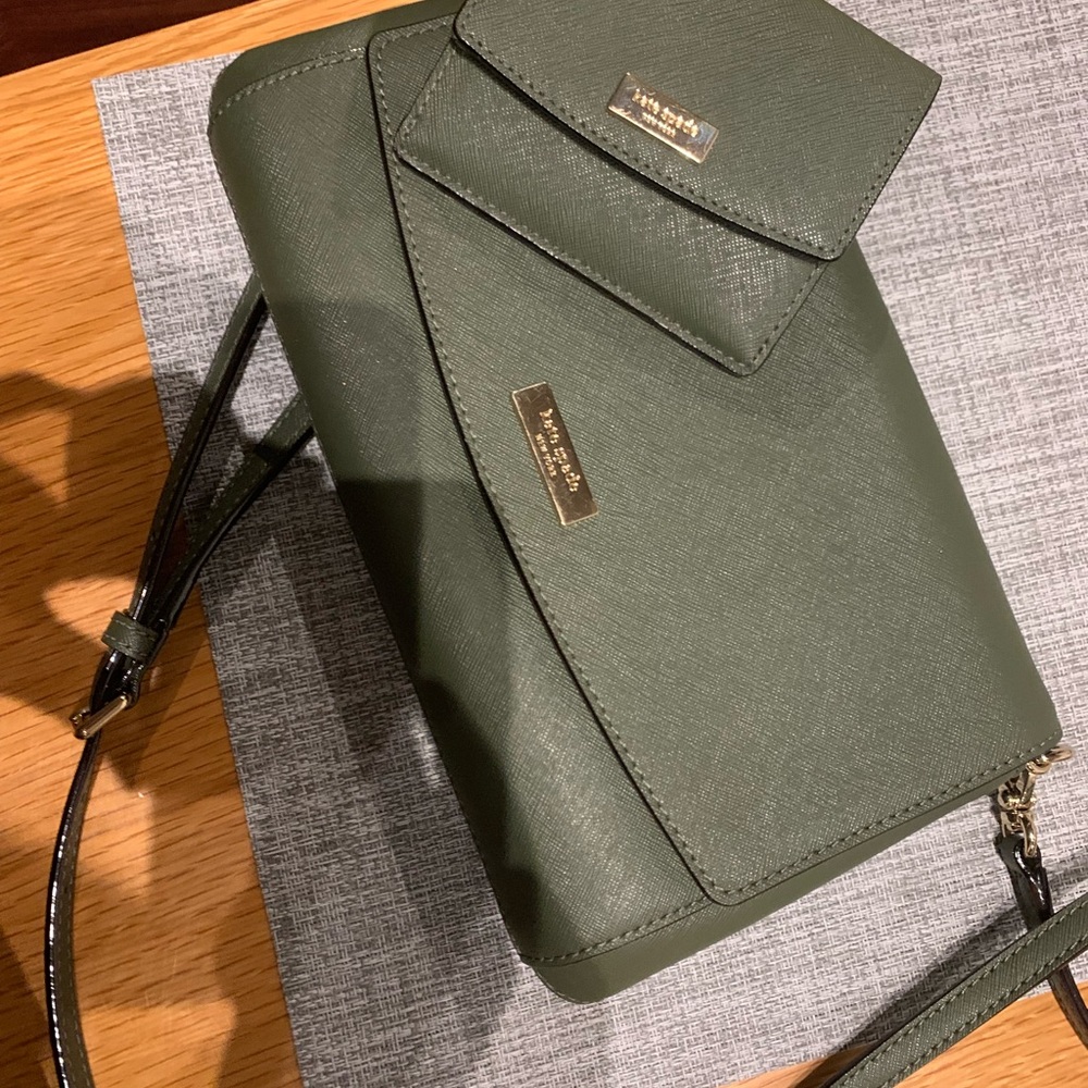 Olive Green EUC Kate spade purse 🍀 FLASH SALE🎉